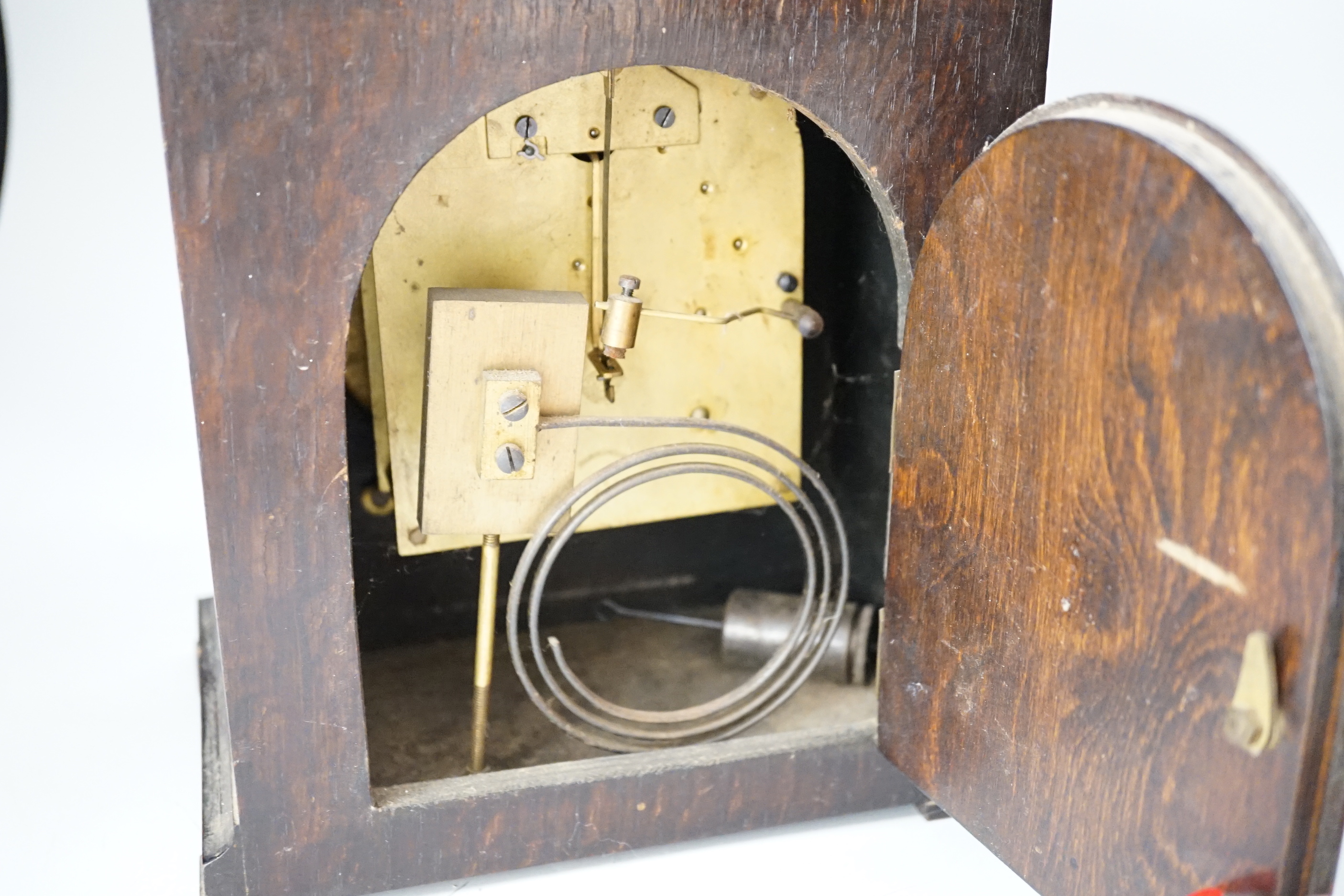 An early 20th century mantel clock, 29cm high